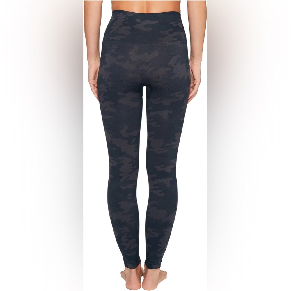 SPANX compression leggings—Gray Army print